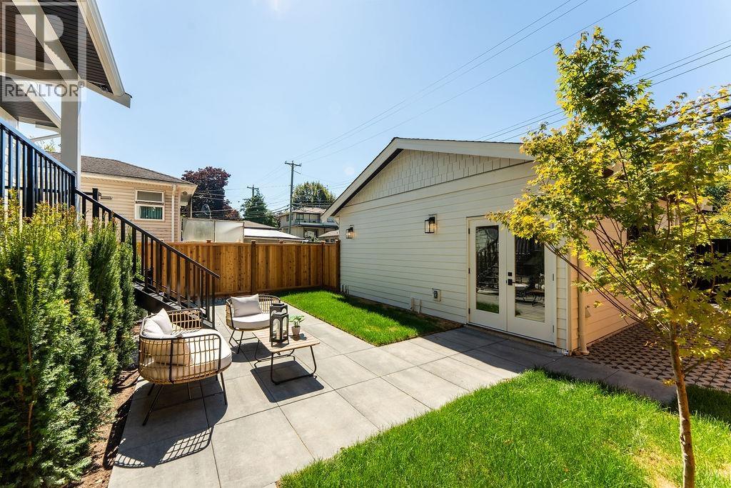 2598 E 16TH AVENUE, Vancouver — photo 2