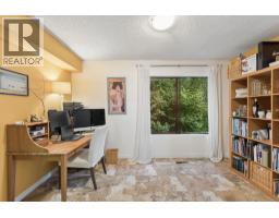 834 Hendecourt Road, North Vancouver, BC V7K2Y2 Photo 10