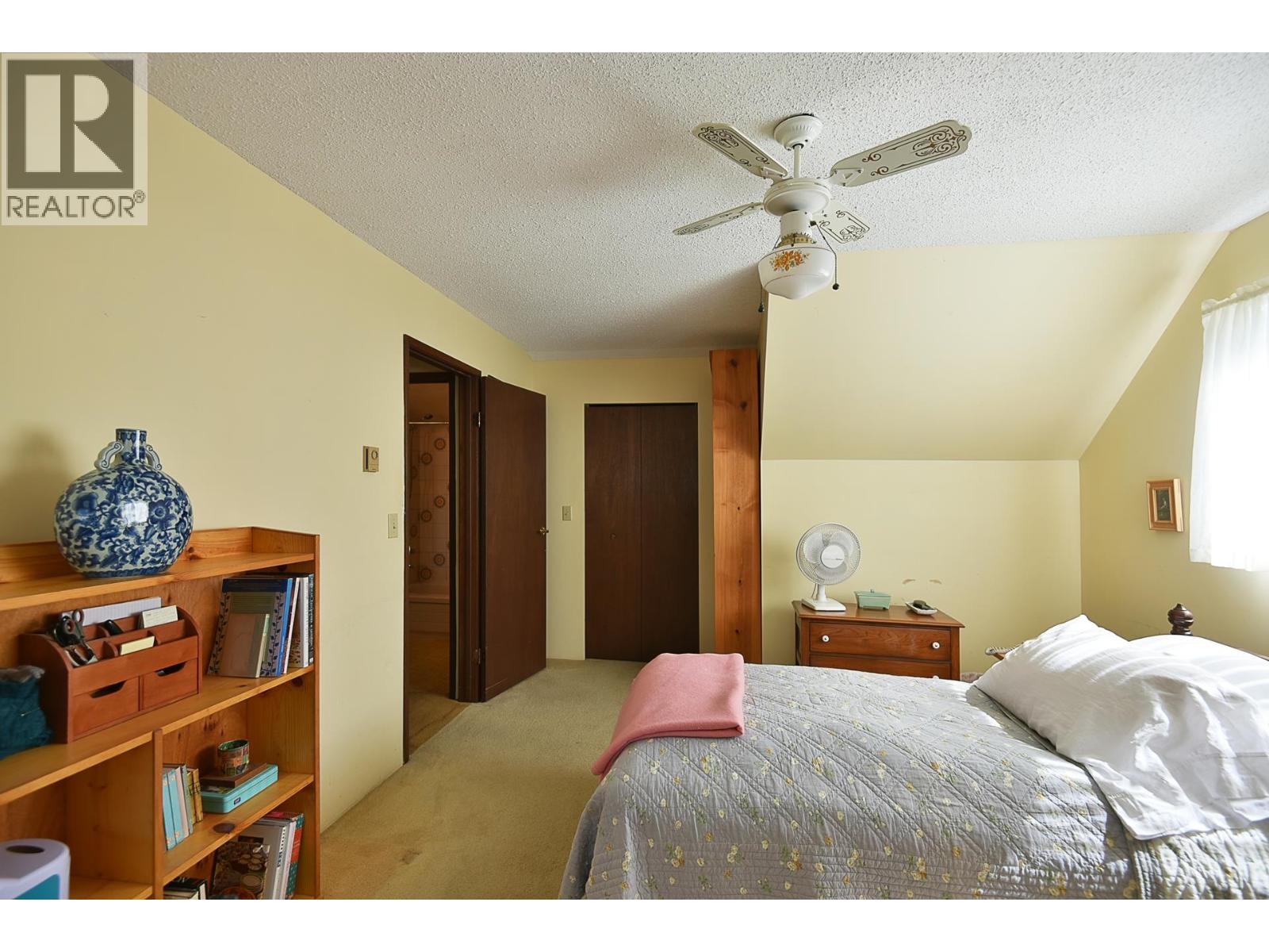 5749 SURF CIRCLE, Sechelt