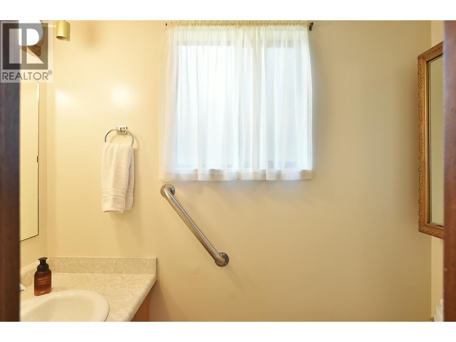 5749 SURF CIRCLE, Sechelt