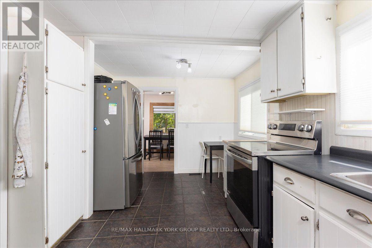 18 RAVENSWOOD DRIVE - 14