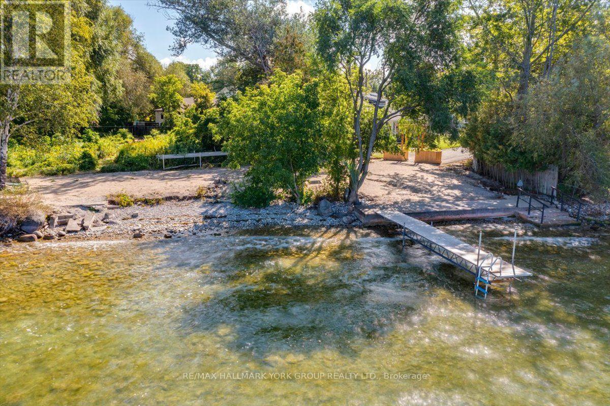 18 RAVENSWOOD DRIVE - 36