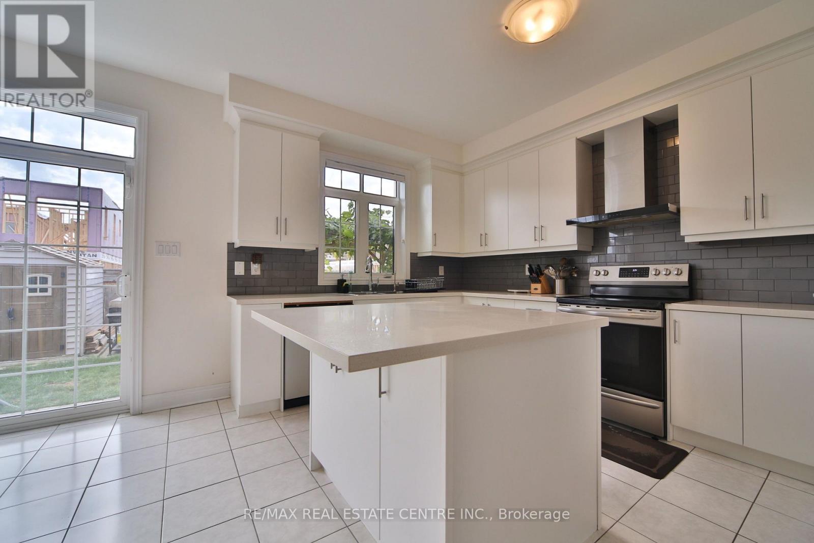 106 BRANIGAN CRESCENT - 17