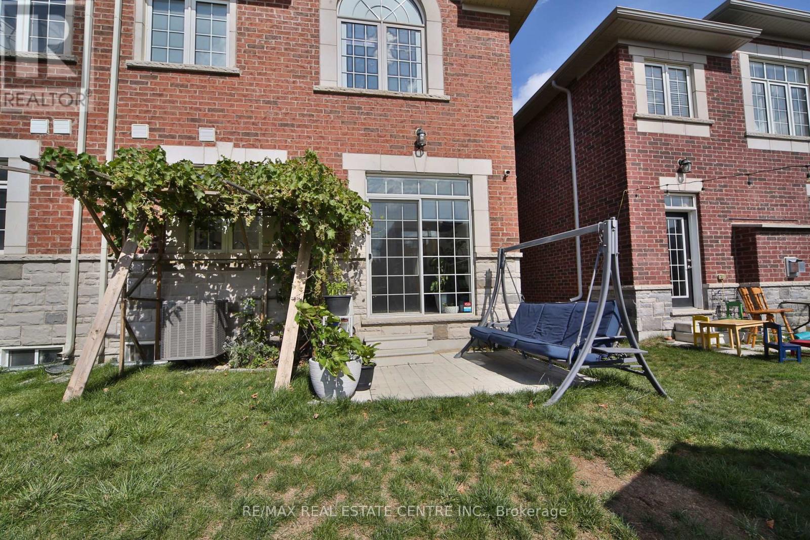 106 BRANIGAN CRESCENT - 39