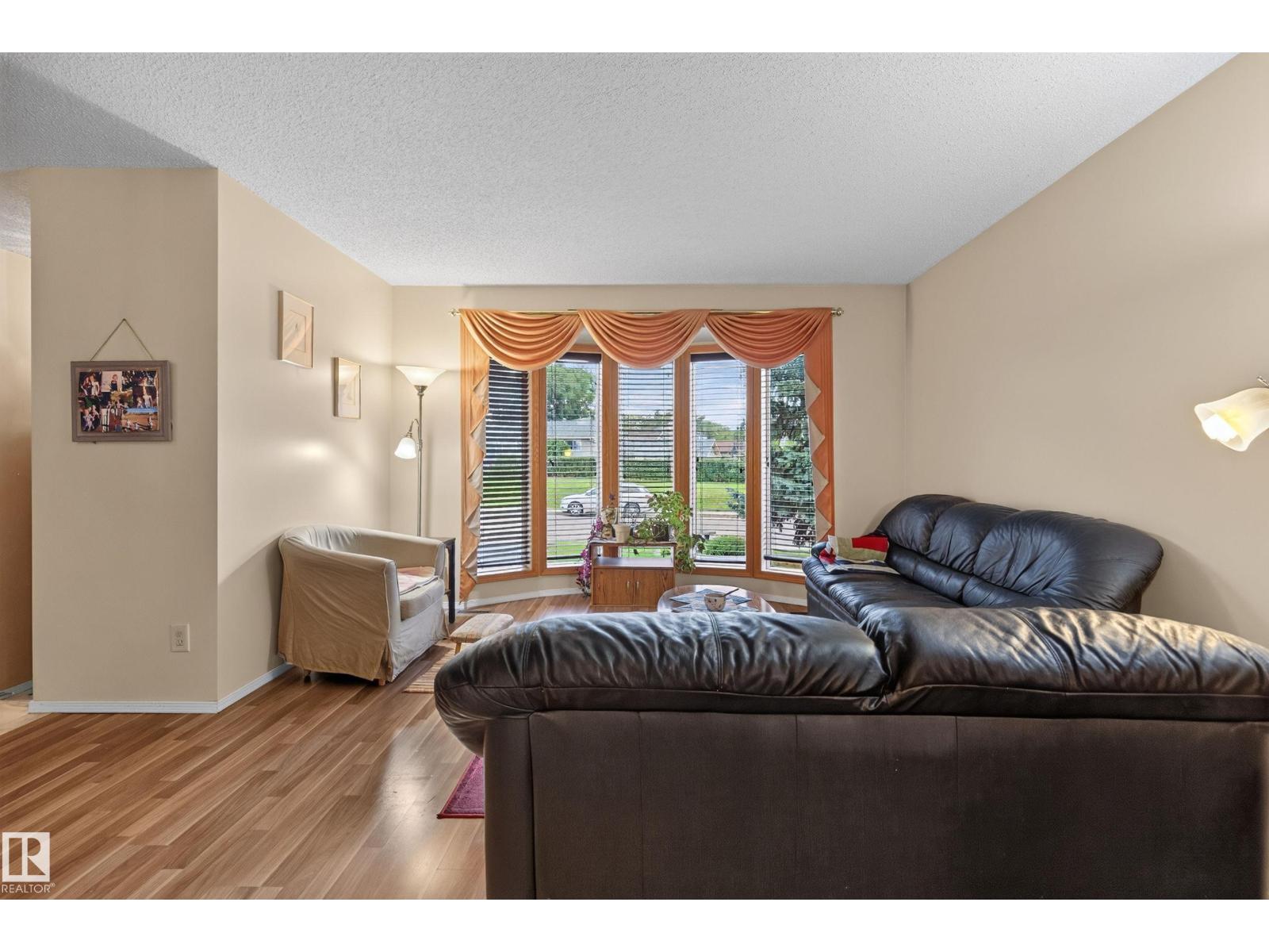 5712 123 AV NW - 6