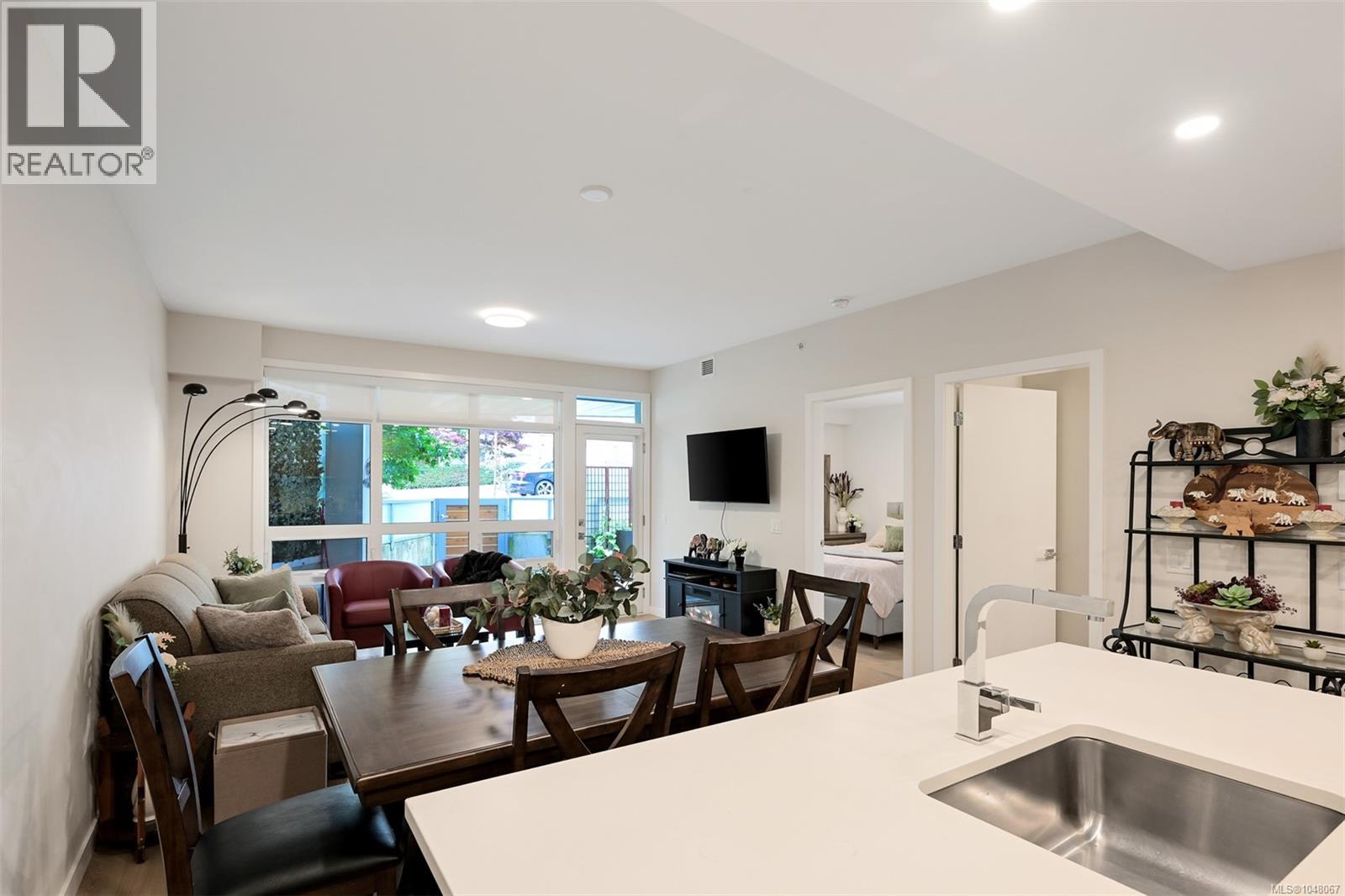 #103 881 Short St - 20