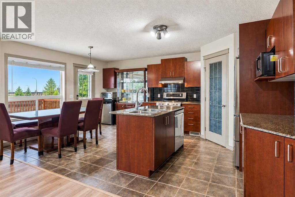 202 Royal Birch Heath NW, Royal Oak, Calgary photo 4