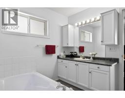 2272 Shannon Hills Drive, West Kelowna, BC V4T2P1 Photo 14