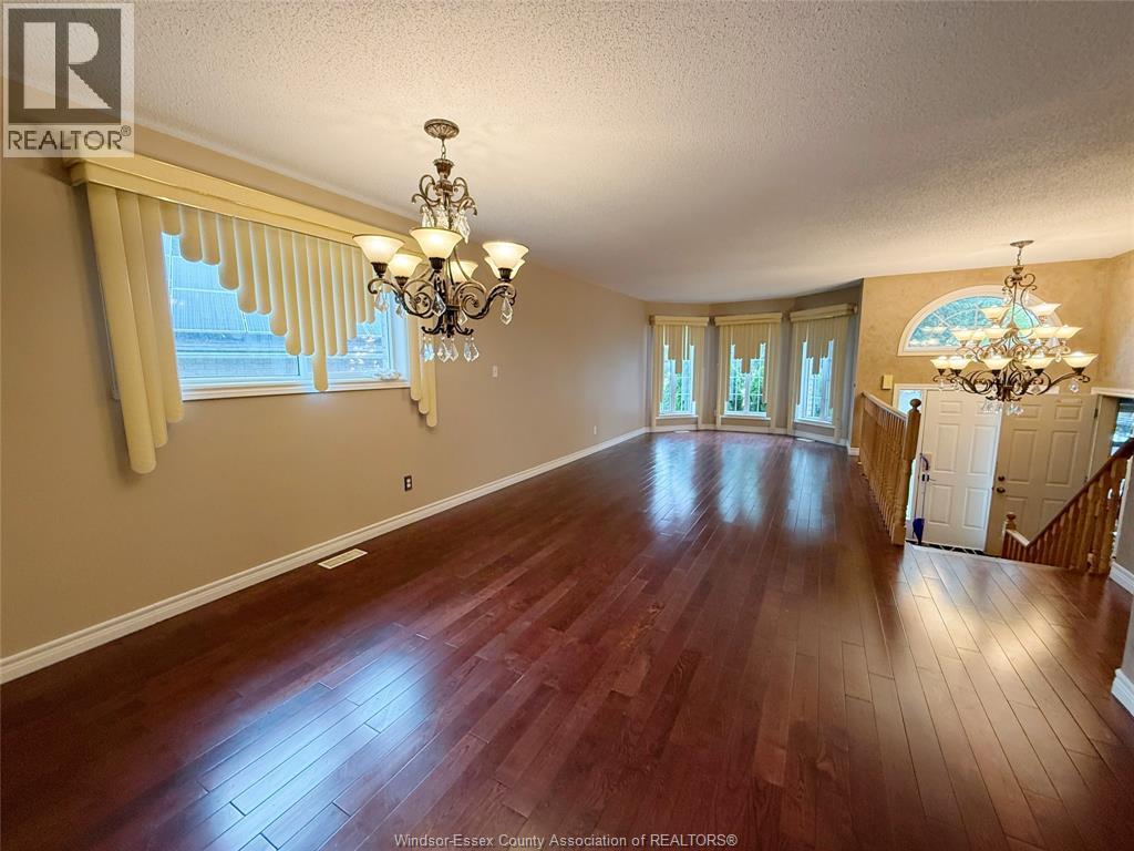 546 COMPTON COURT, Windsor — photo 3