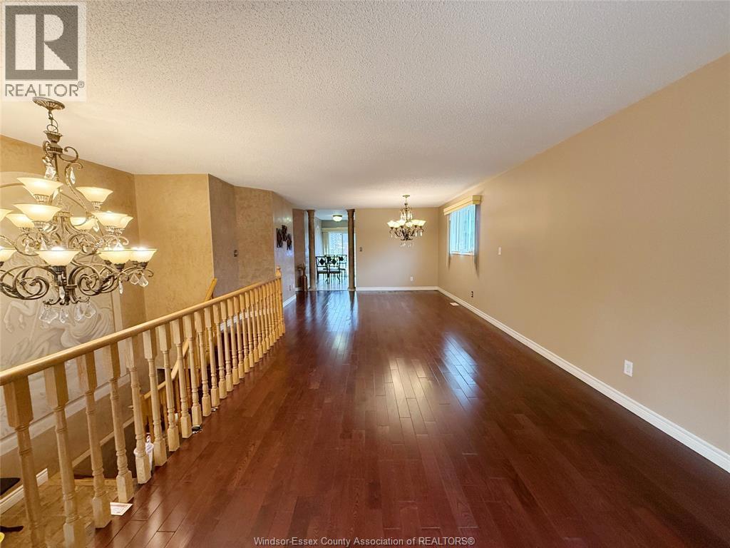 546 COMPTON COURT, Windsor — photo 4