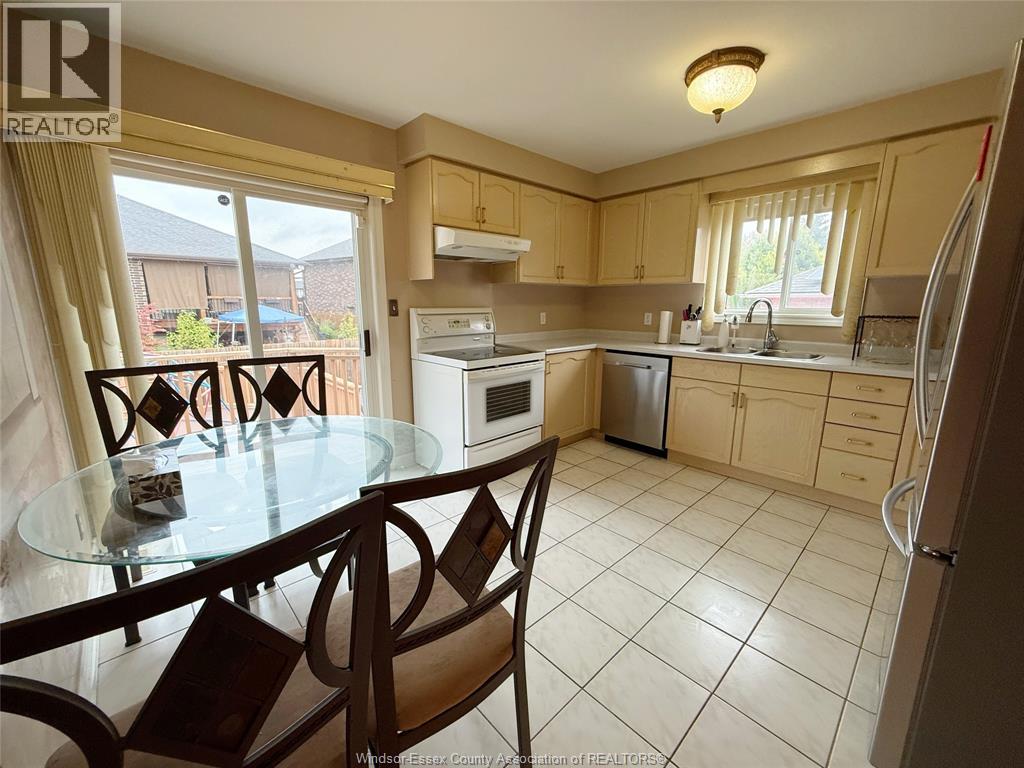 546 COMPTON COURT, Windsor — photo 5