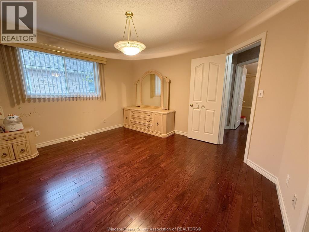 546 COMPTON COURT, Windsor — photo 9