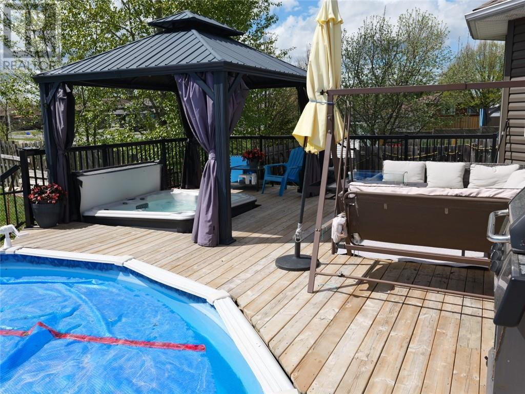 4343 Chateau Crescent - Image 35