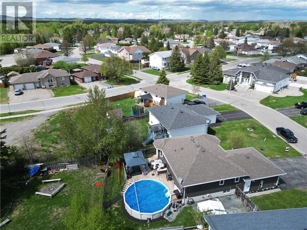 4343 Chateau Crescent - Image 39