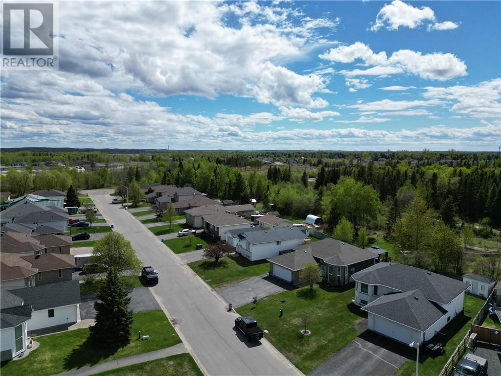 4343 Chateau Crescent - 40