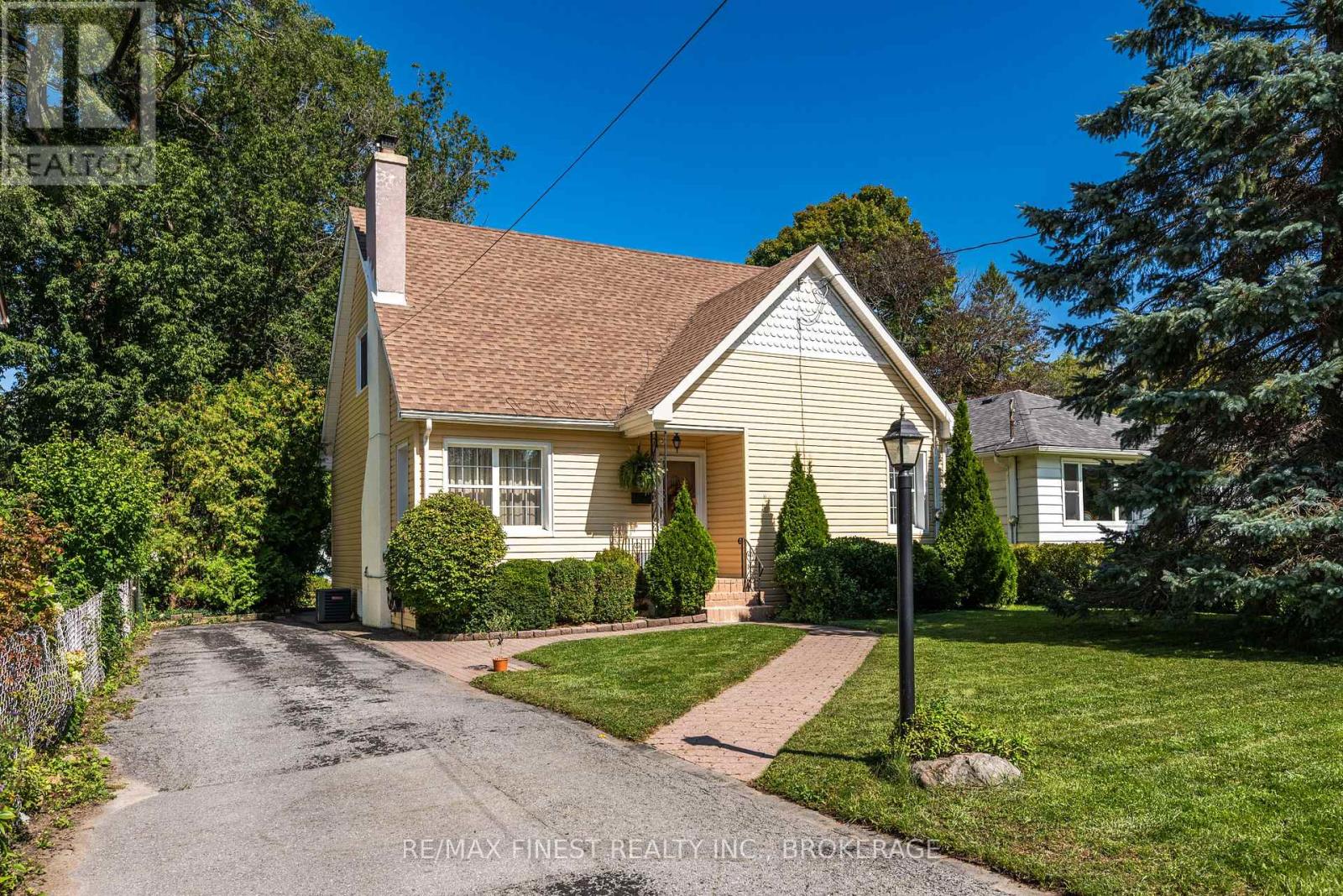 15 ALEXANDER STREET, Kingston (West of Sir John A. Blvd) — photo 2