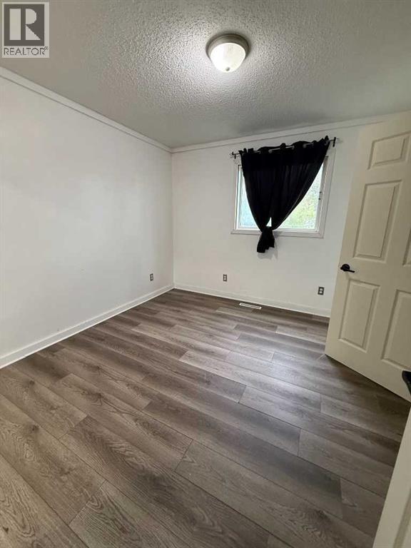 10104 99 Street, High Level — photo 9