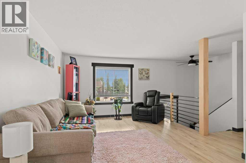 5015 48 Avenue - 7