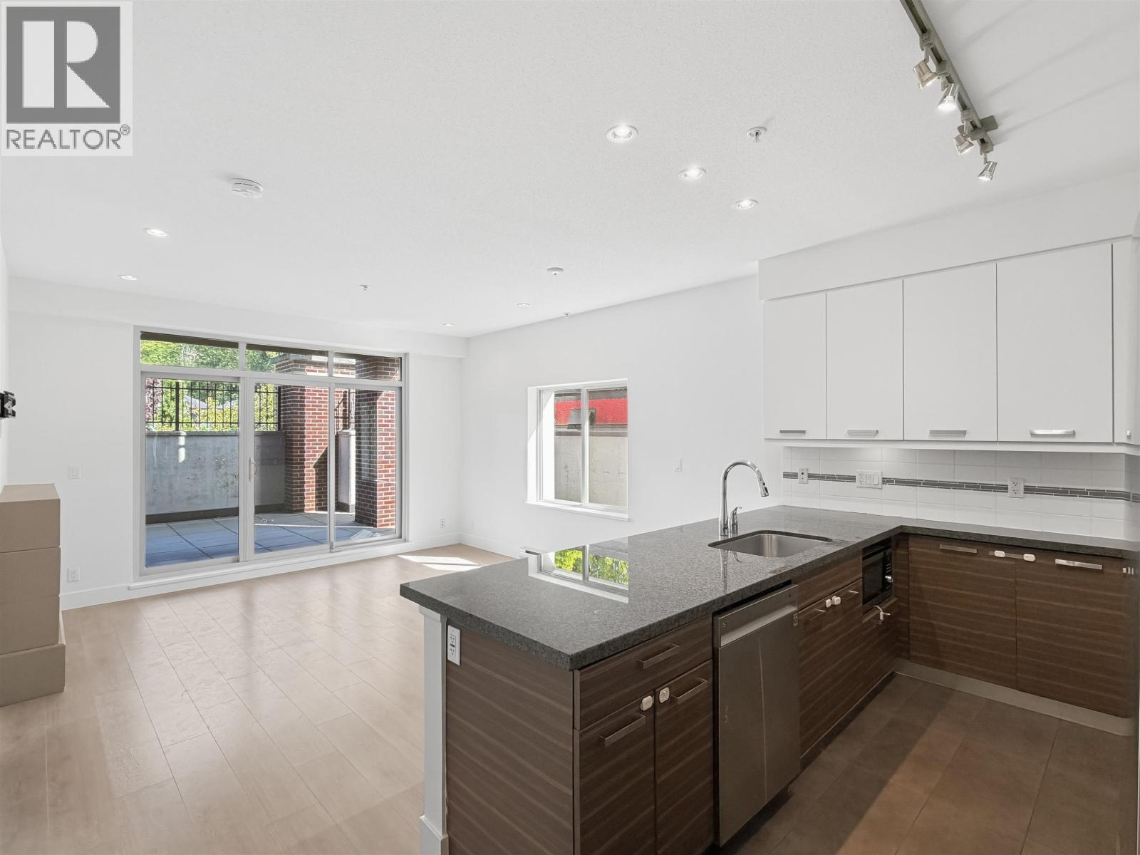 204 1273 MARINE DRIVE, North Vancouver — photo 8