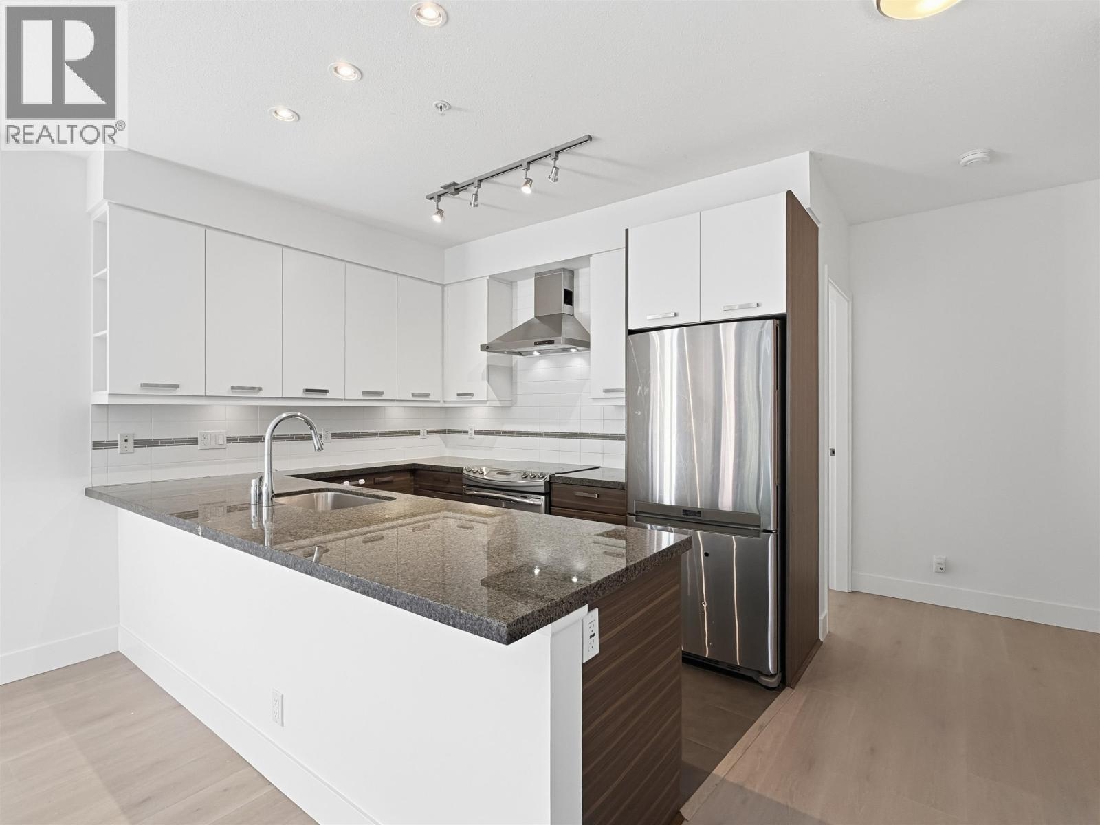 204 1273 MARINE DRIVE, North Vancouver — photo 7