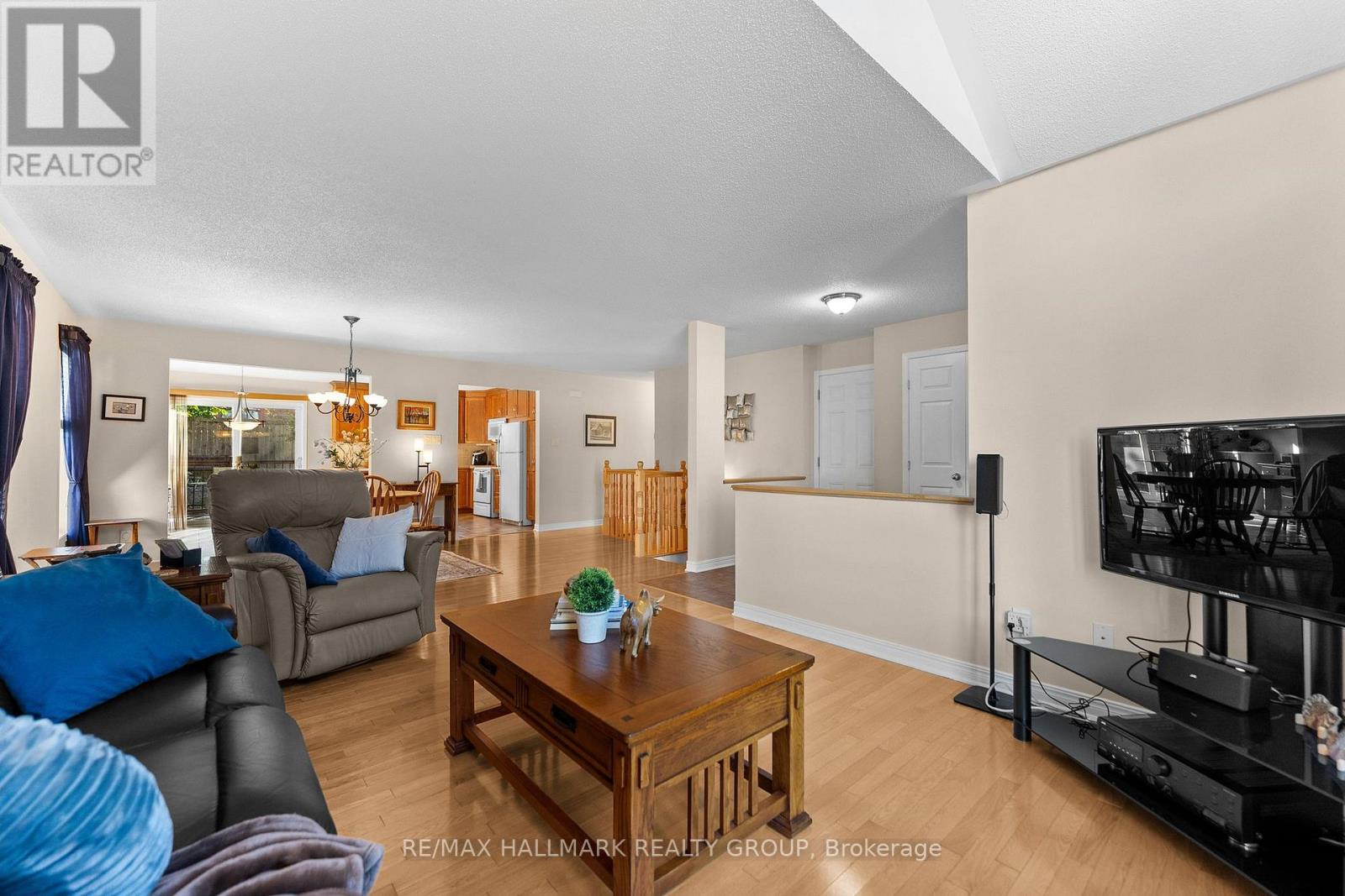 95 LLOYDALEX CRESCENT - 10