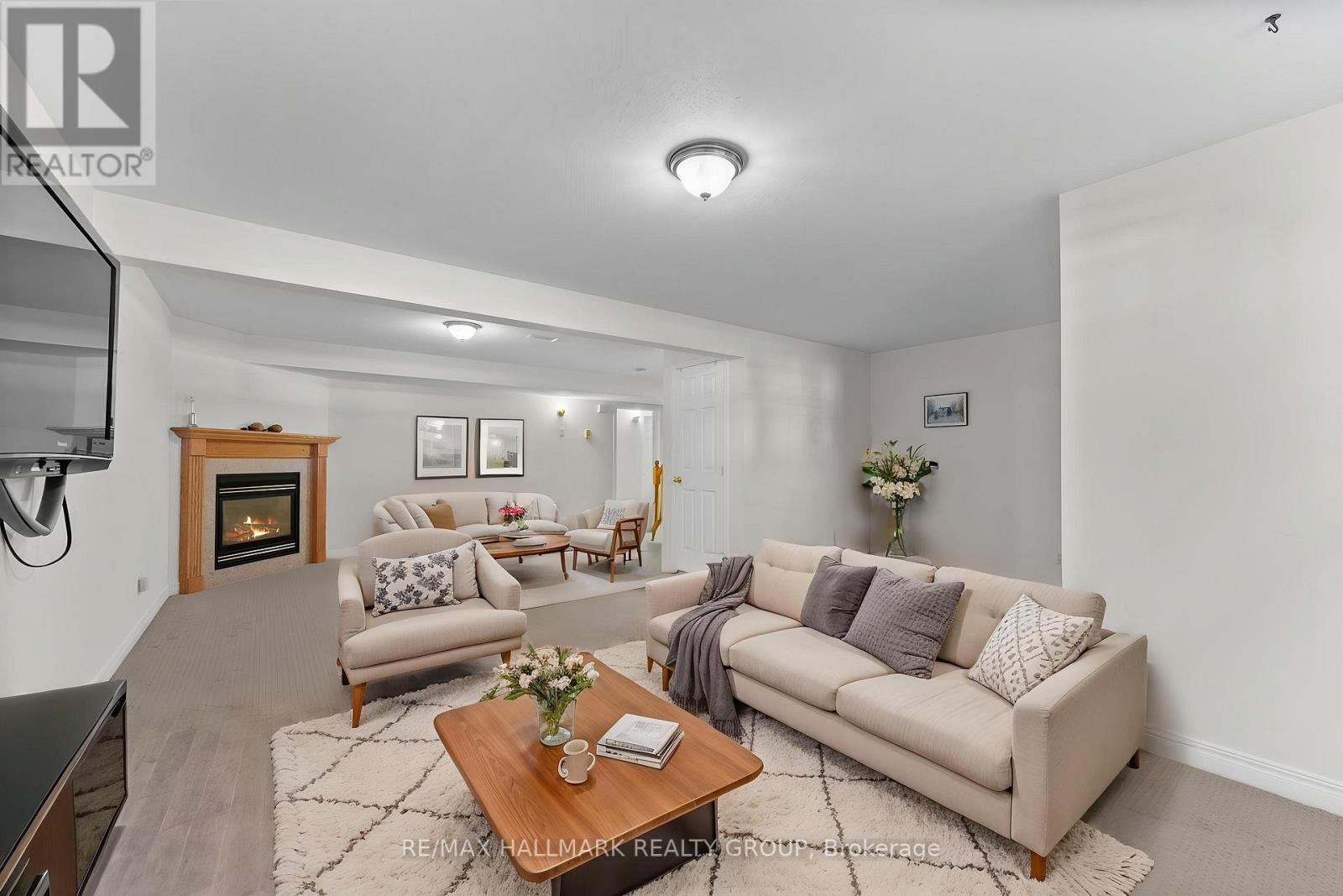 95 LLOYDALEX CRESCENT - 29
