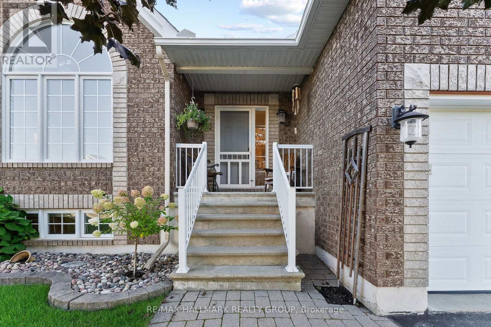 95 LLOYDALEX CRESCENT - 3
