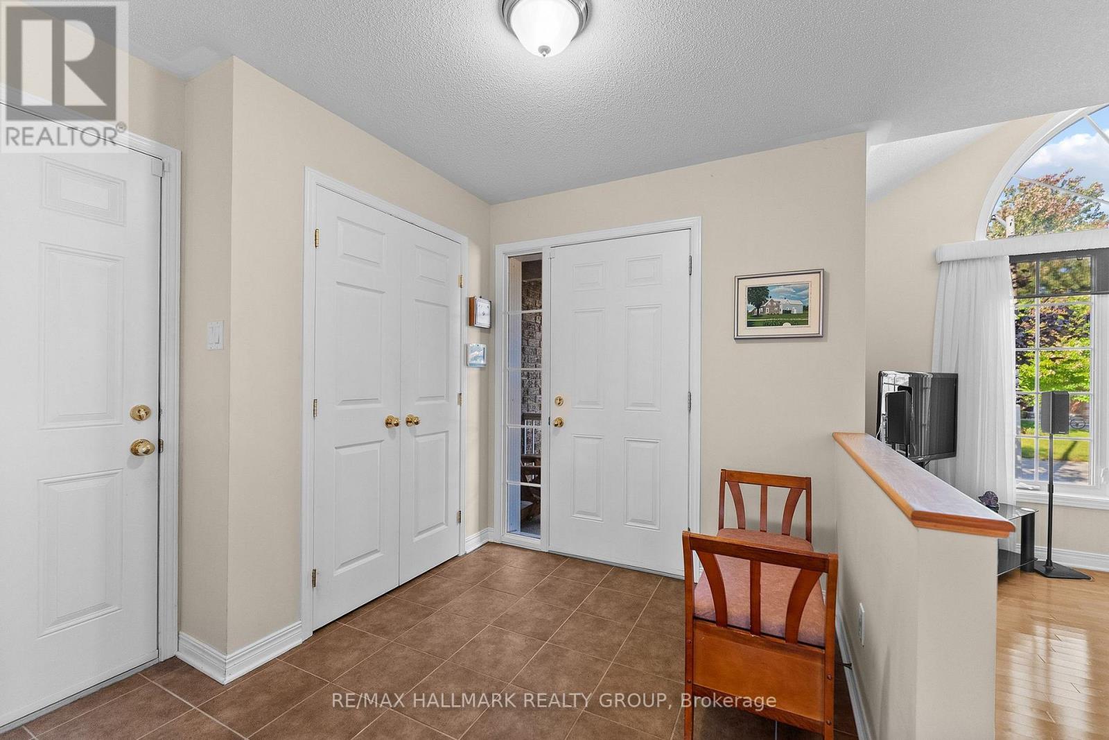 95 LLOYDALEX CRESCENT - 5