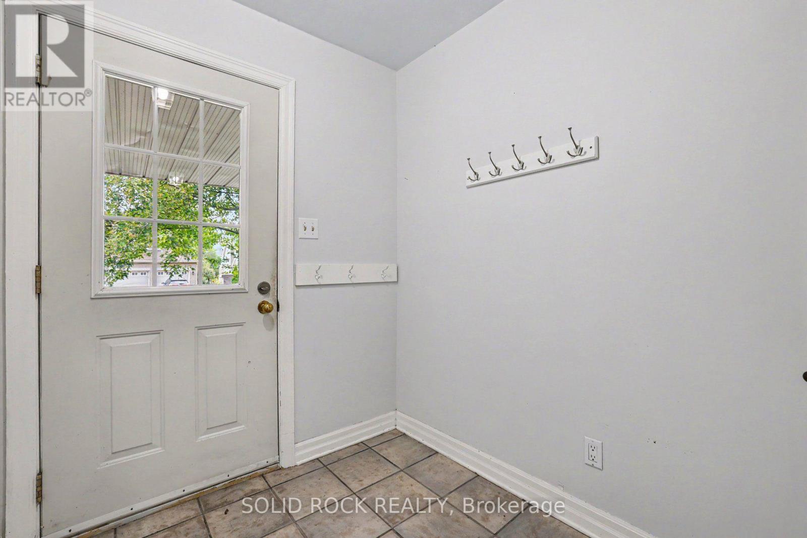889 MOUNTAINVIEW AVENUE - 13
