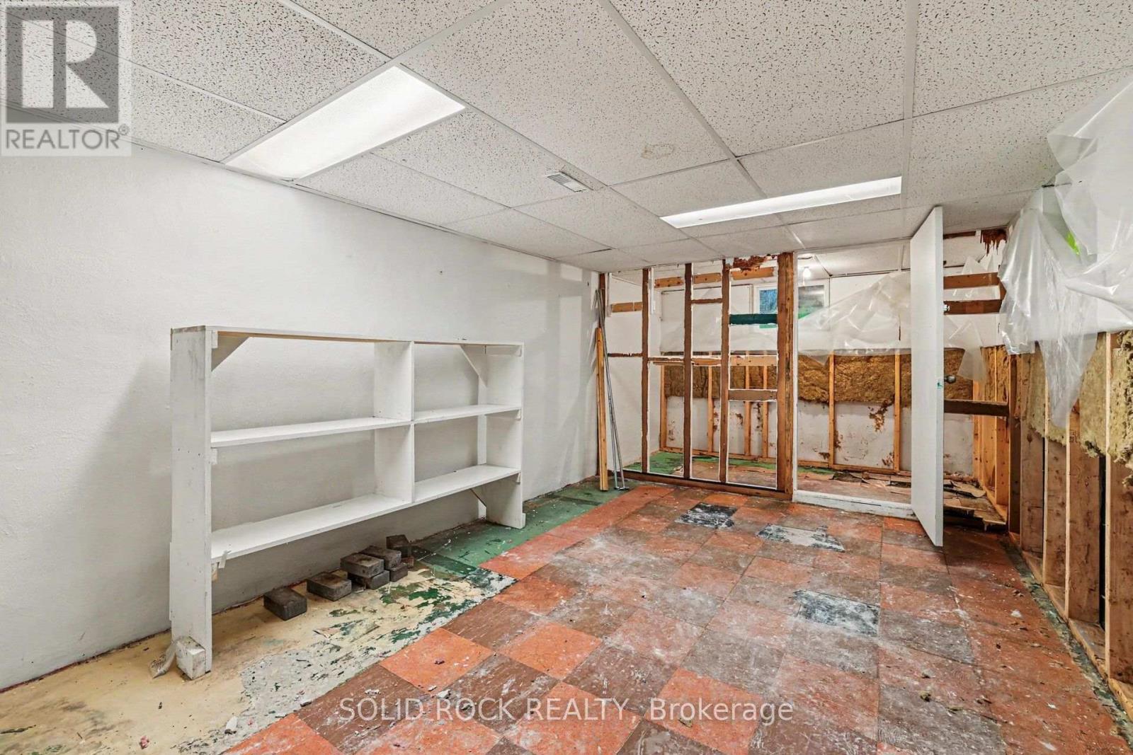 889 MOUNTAINVIEW AVENUE - 23