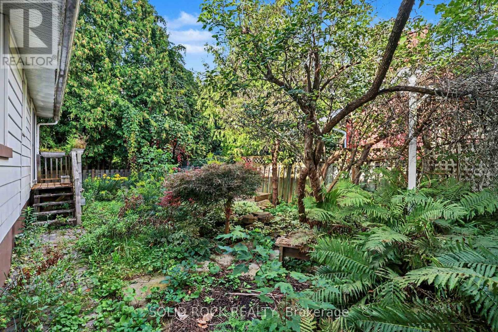889 MOUNTAINVIEW AVENUE - 24