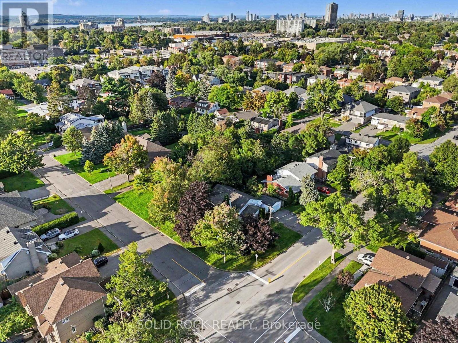 889 MOUNTAINVIEW AVENUE - 28