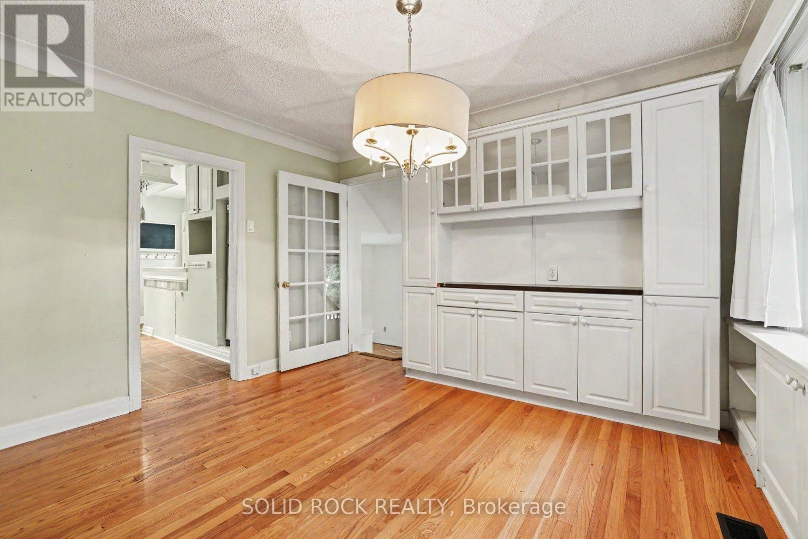 889 MOUNTAINVIEW AVENUE - 5