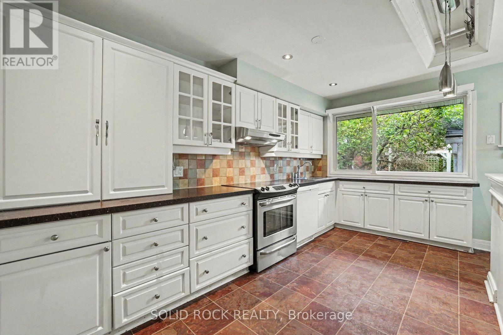 889 MOUNTAINVIEW AVENUE, Ottawa — photo 6
