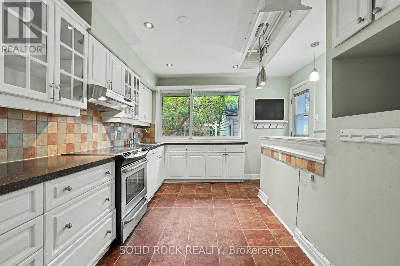 889 MOUNTAINVIEW AVENUE - 9