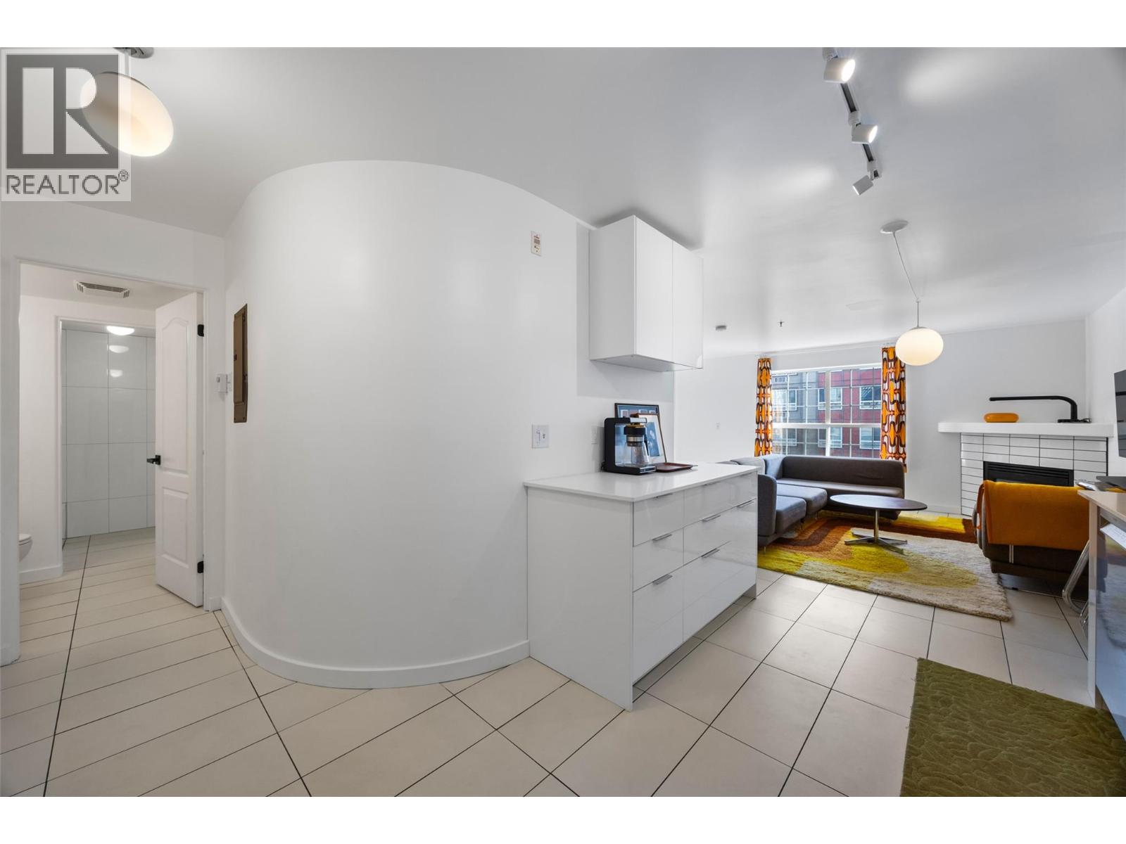 #314 554 Seymour Street - Image 10