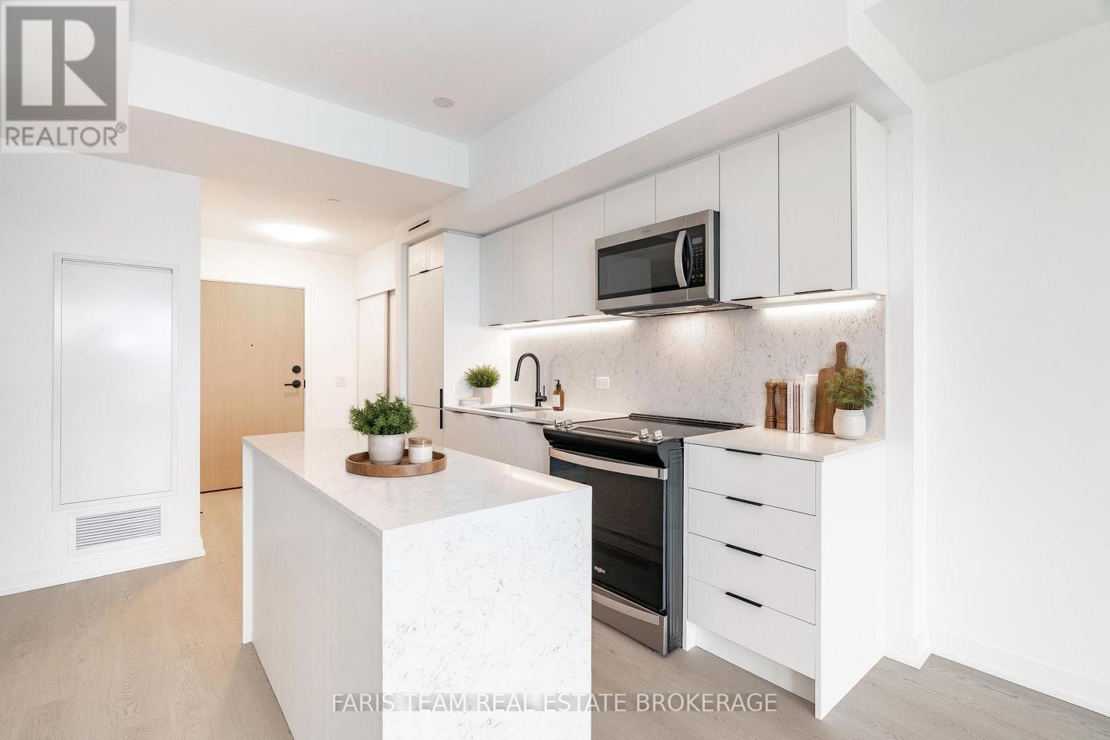 #412 31 HURON STREET - 9