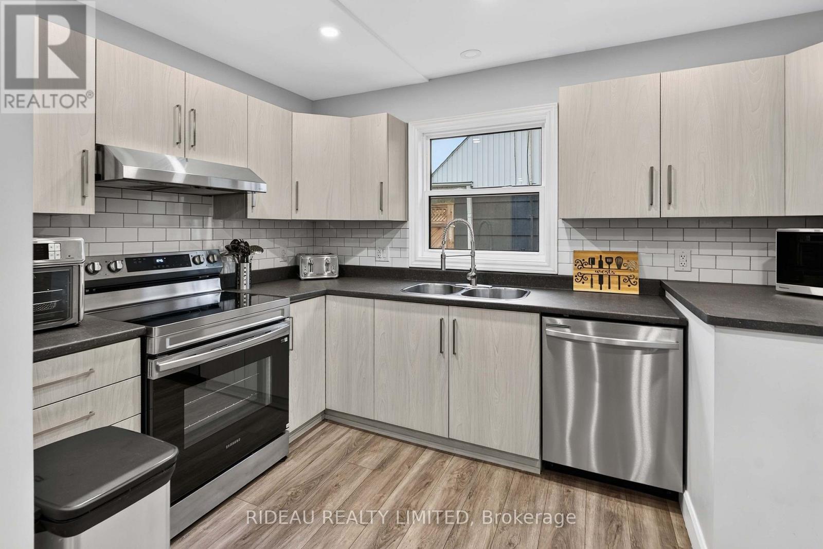 4 OTTER DRIVE - 18