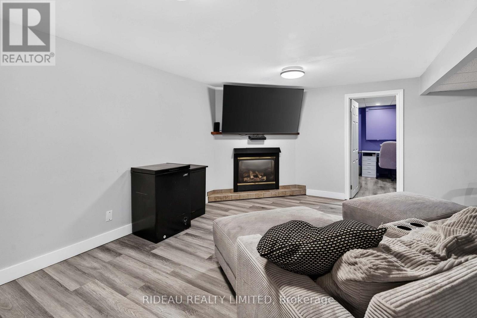 4 OTTER DRIVE - 31