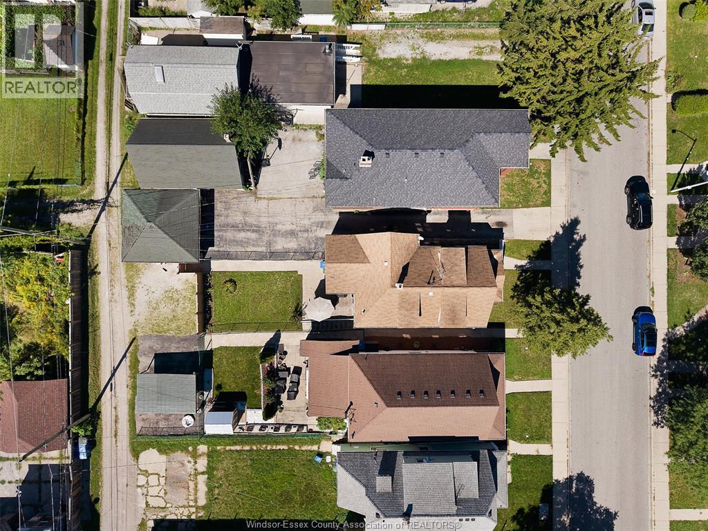 253 PIERRE AVENUE - Image 34