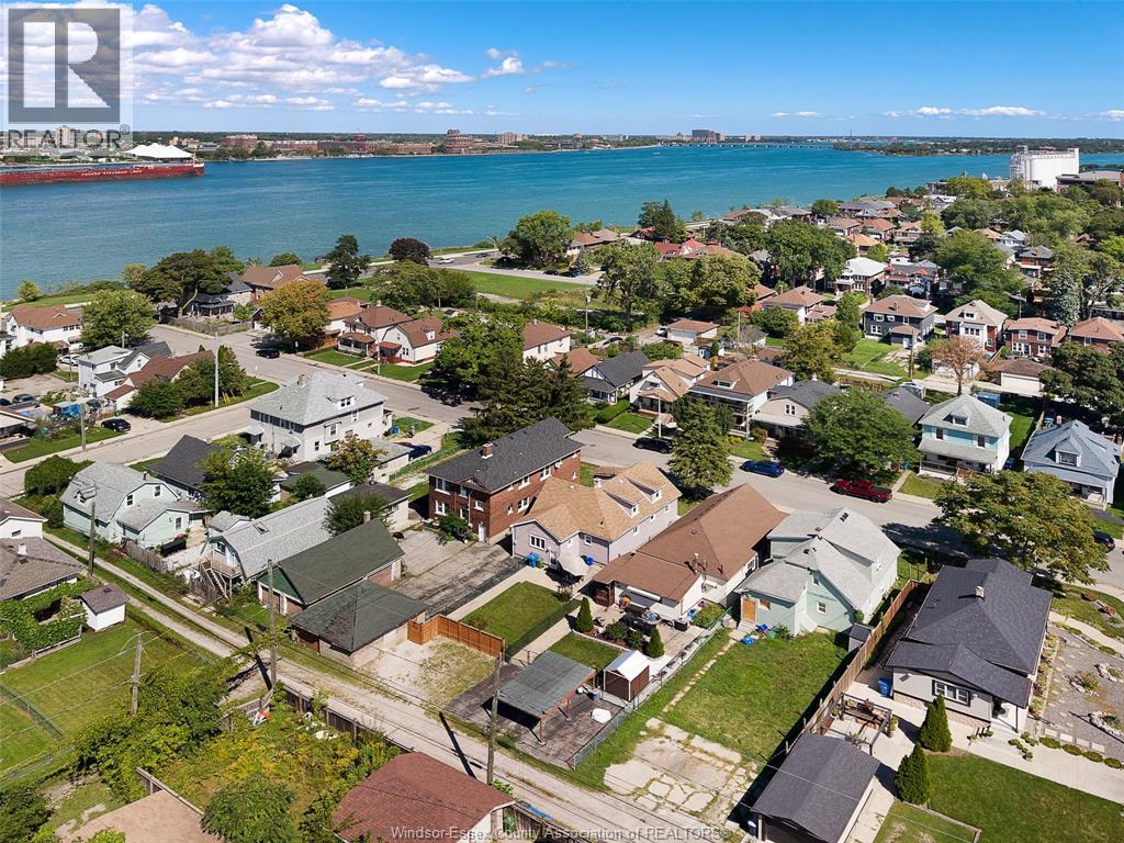 253 PIERRE AVENUE - 36