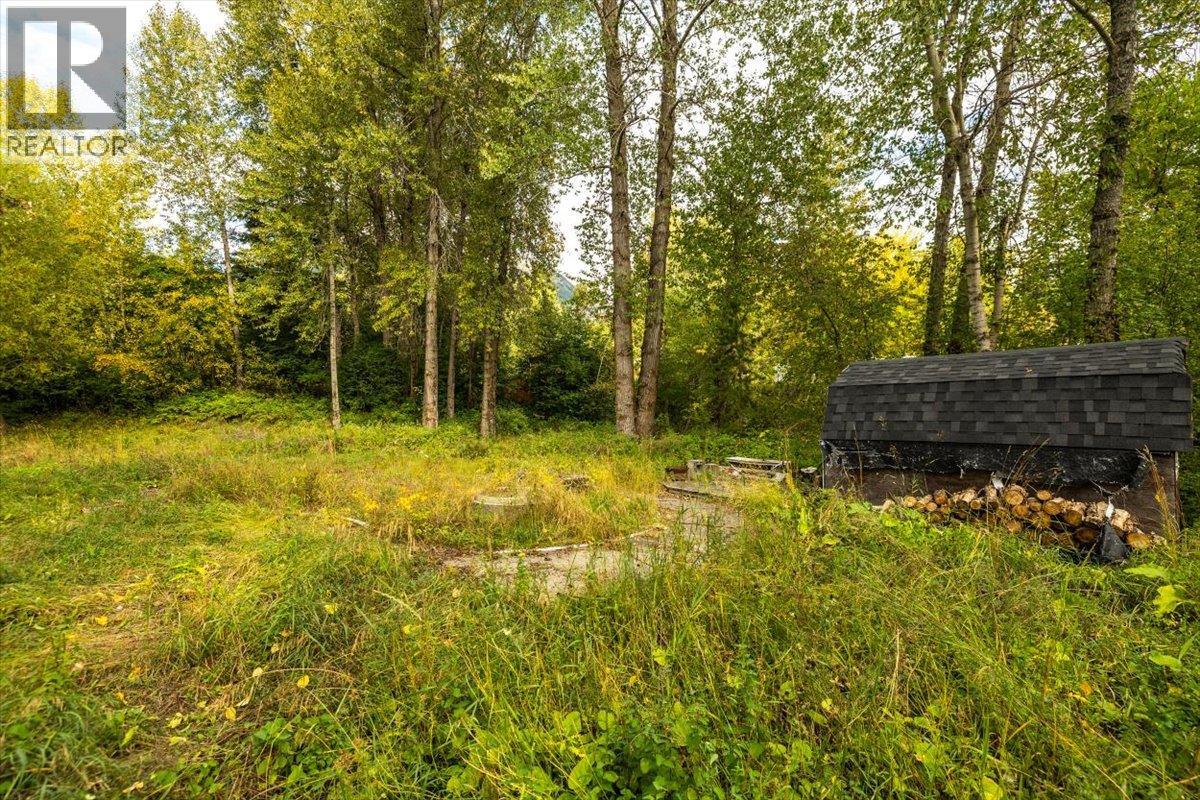 264 Glover Street, Fernie, British Columbia, V0B1M1, Fernie, British Columbia — photo 4 of 5