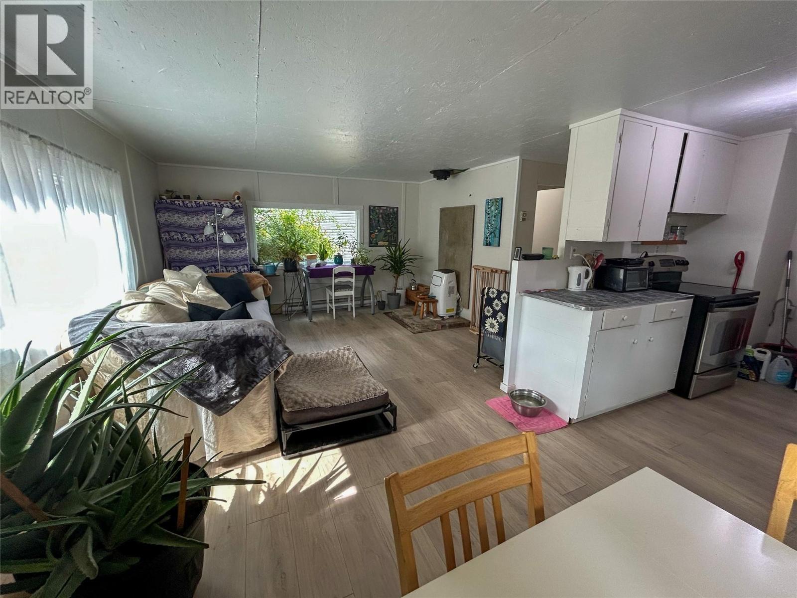  244 E Avenue, Kaslo