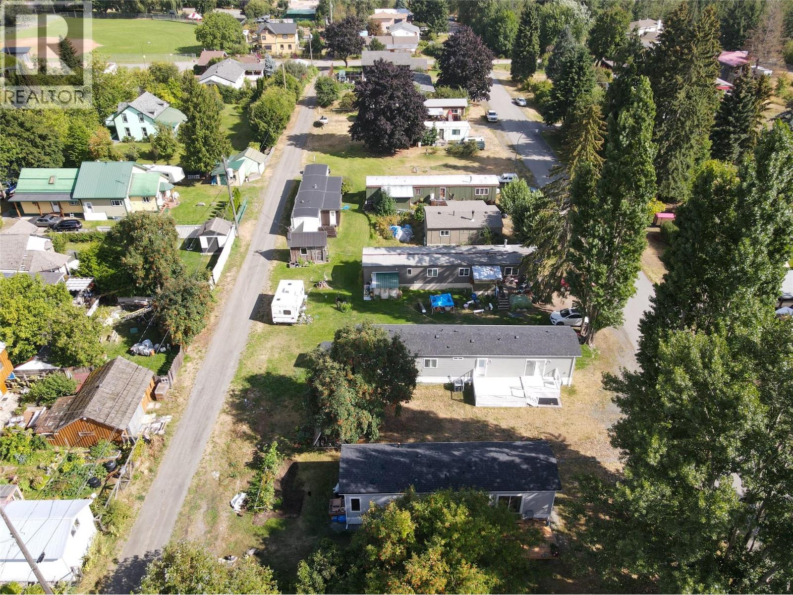  244 E Avenue, Kaslo