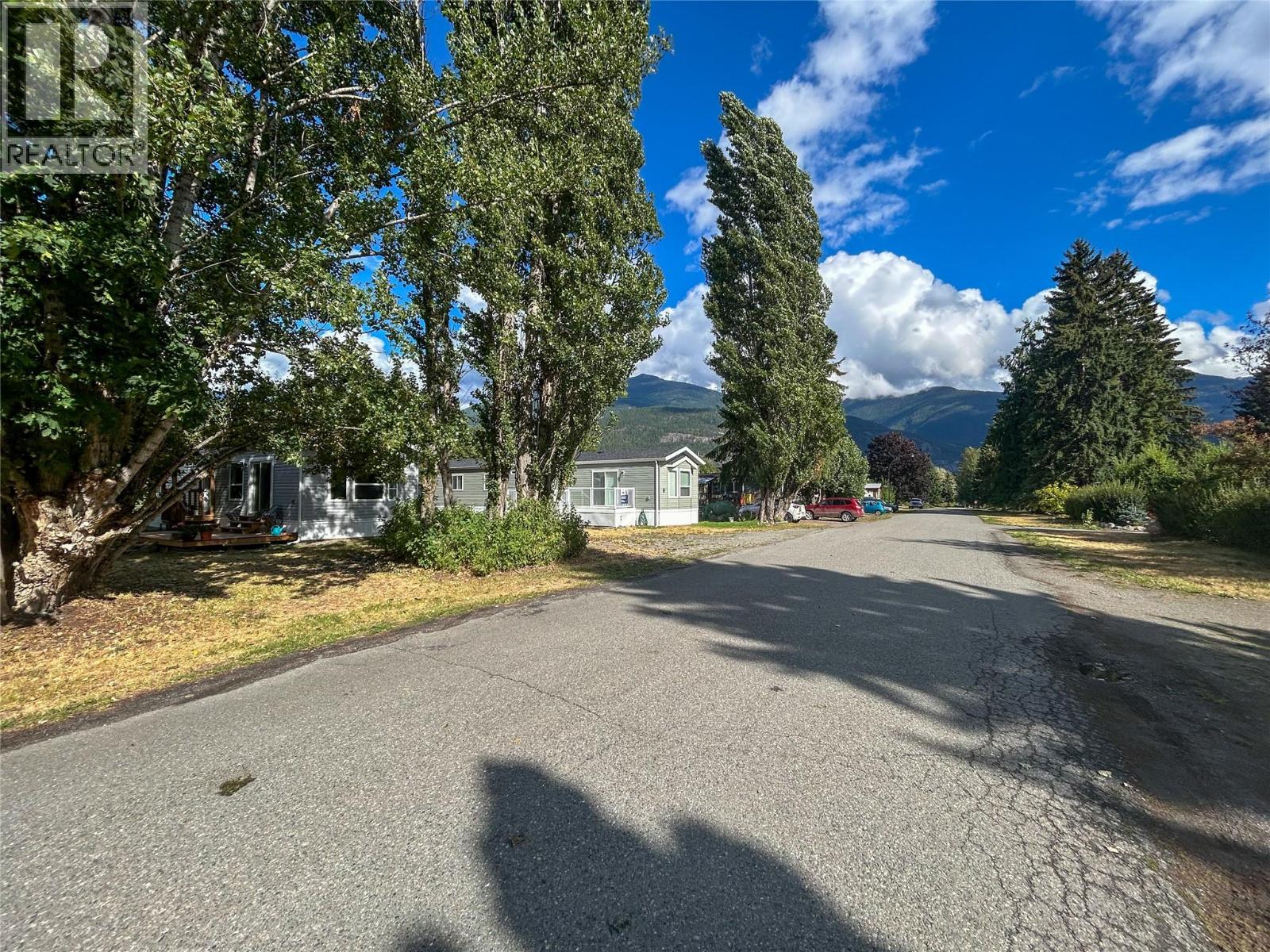  244 E Avenue, Kaslo