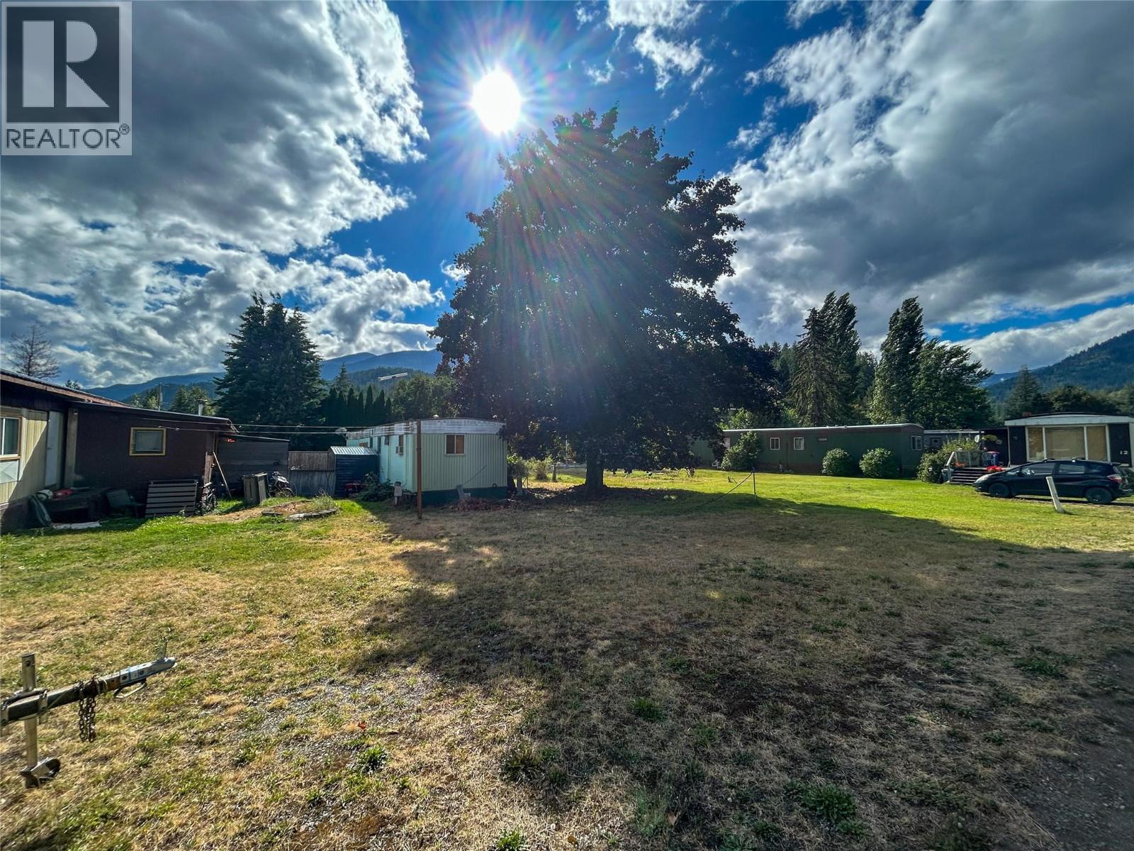  244 E Avenue, Kaslo