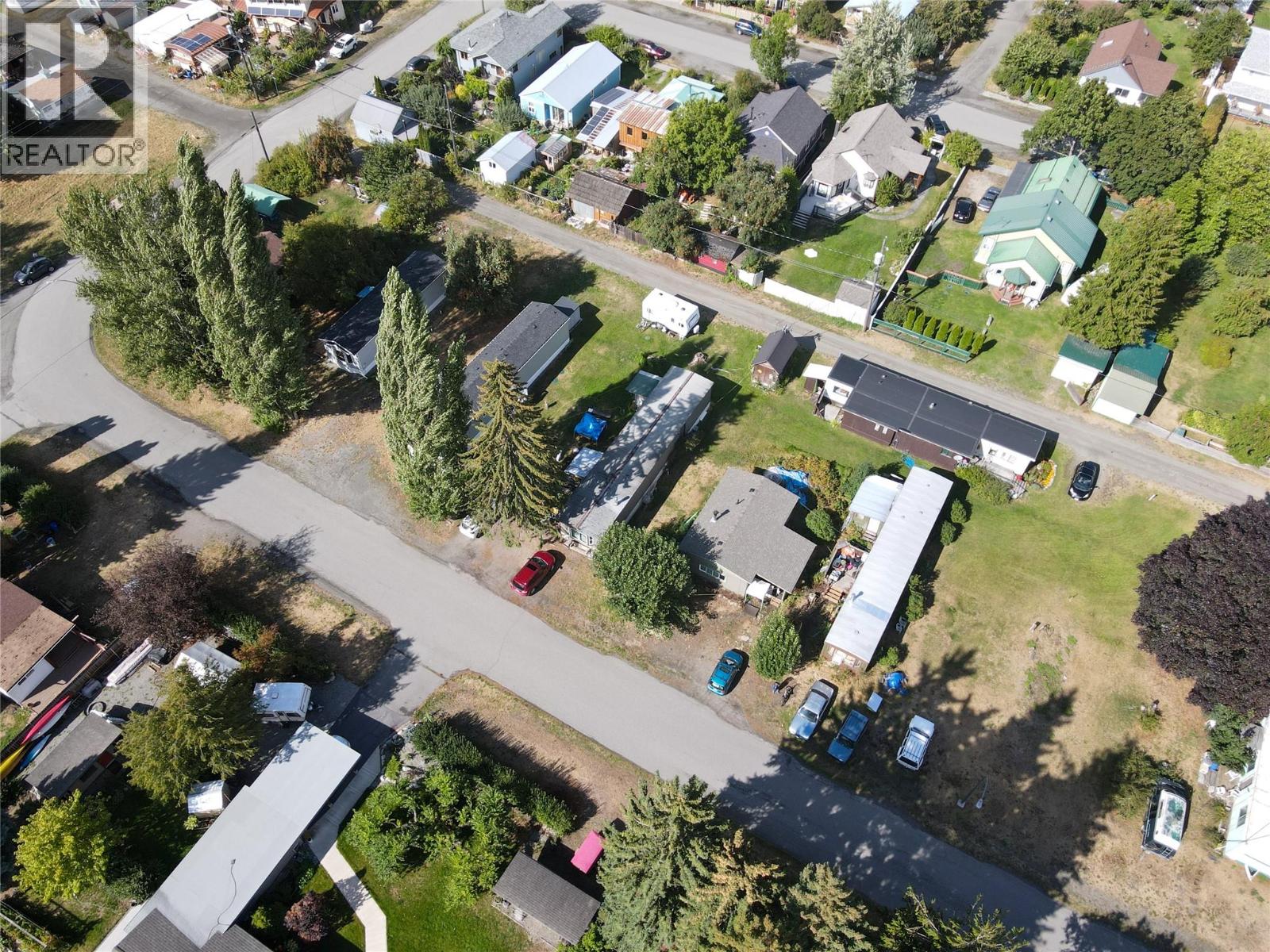  244 E Avenue, Kaslo