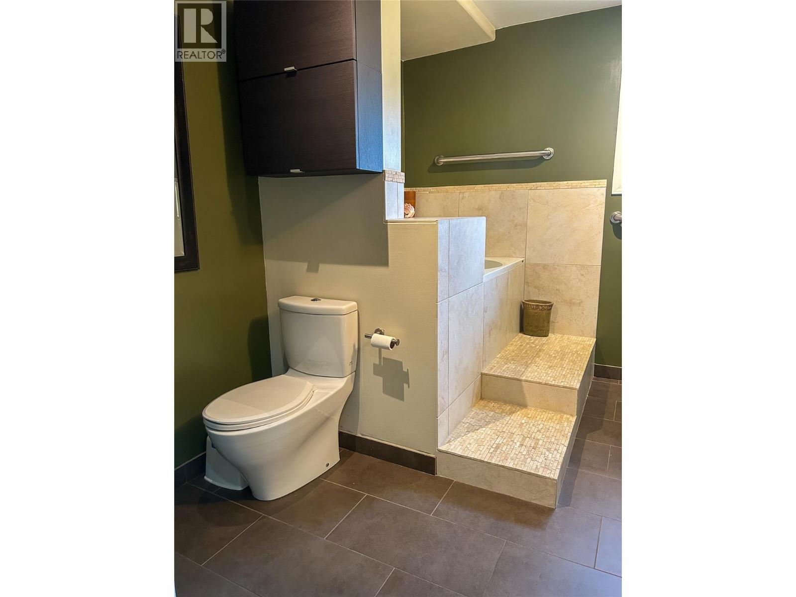 518 Delbruck Street - Image 32