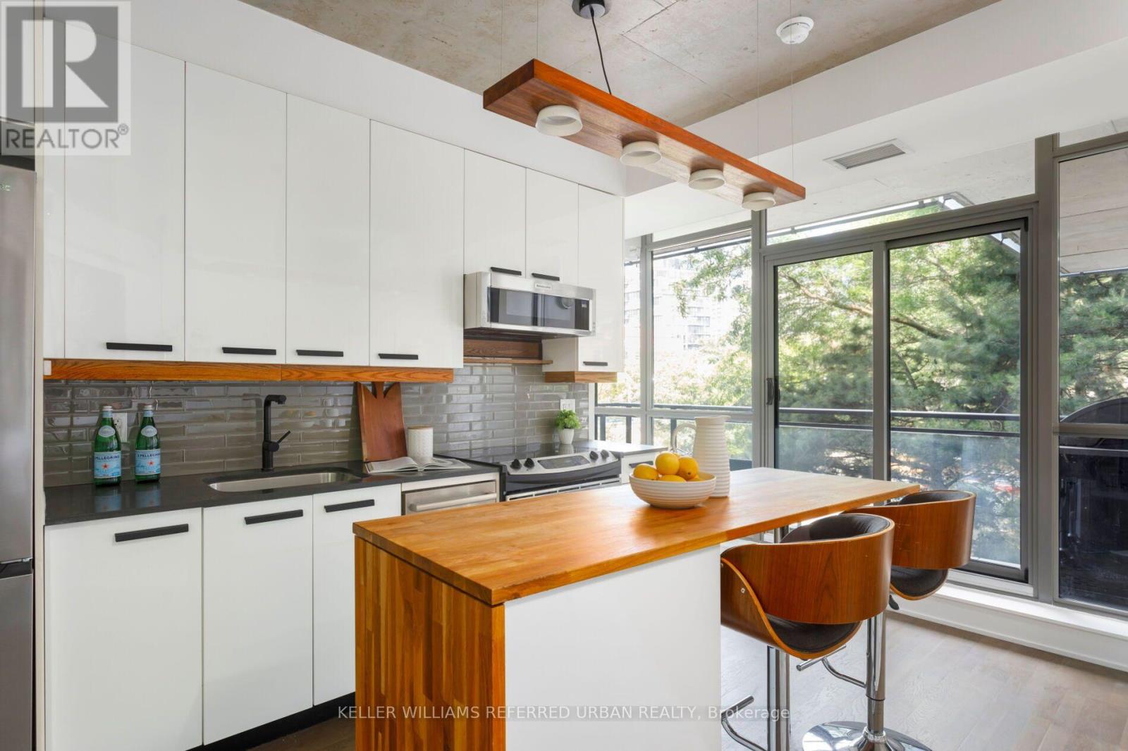 #212 90 TRINITY STREET - Image 16