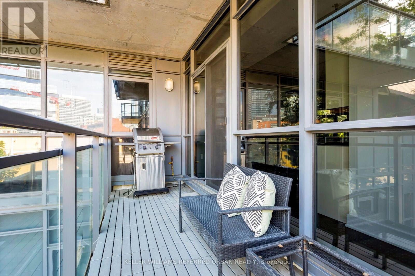 #212 90 TRINITY STREET - Image 20